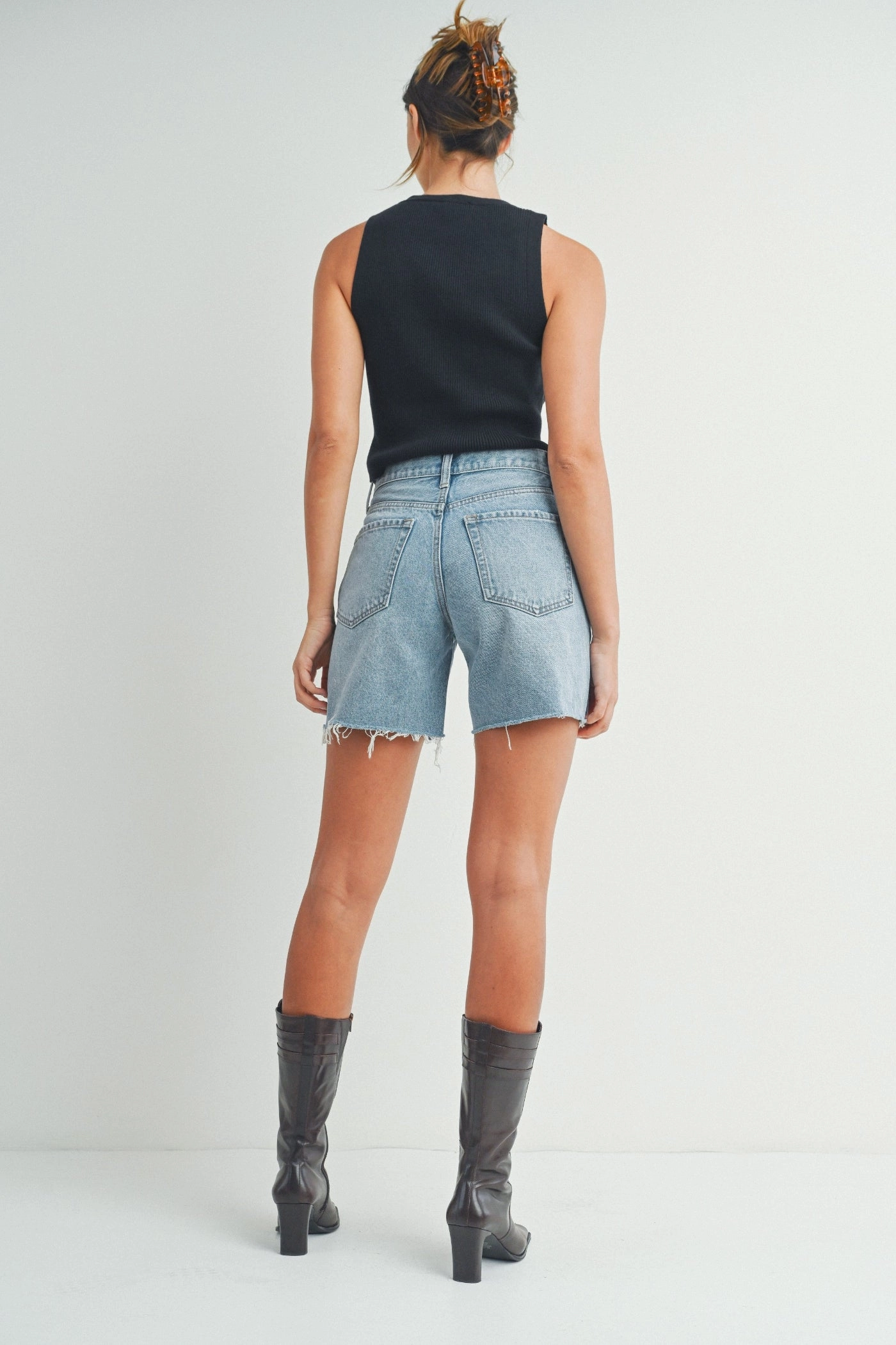 SELENA SLIGHTLY DISTRESSED DENIM SHORTS Slim Waist