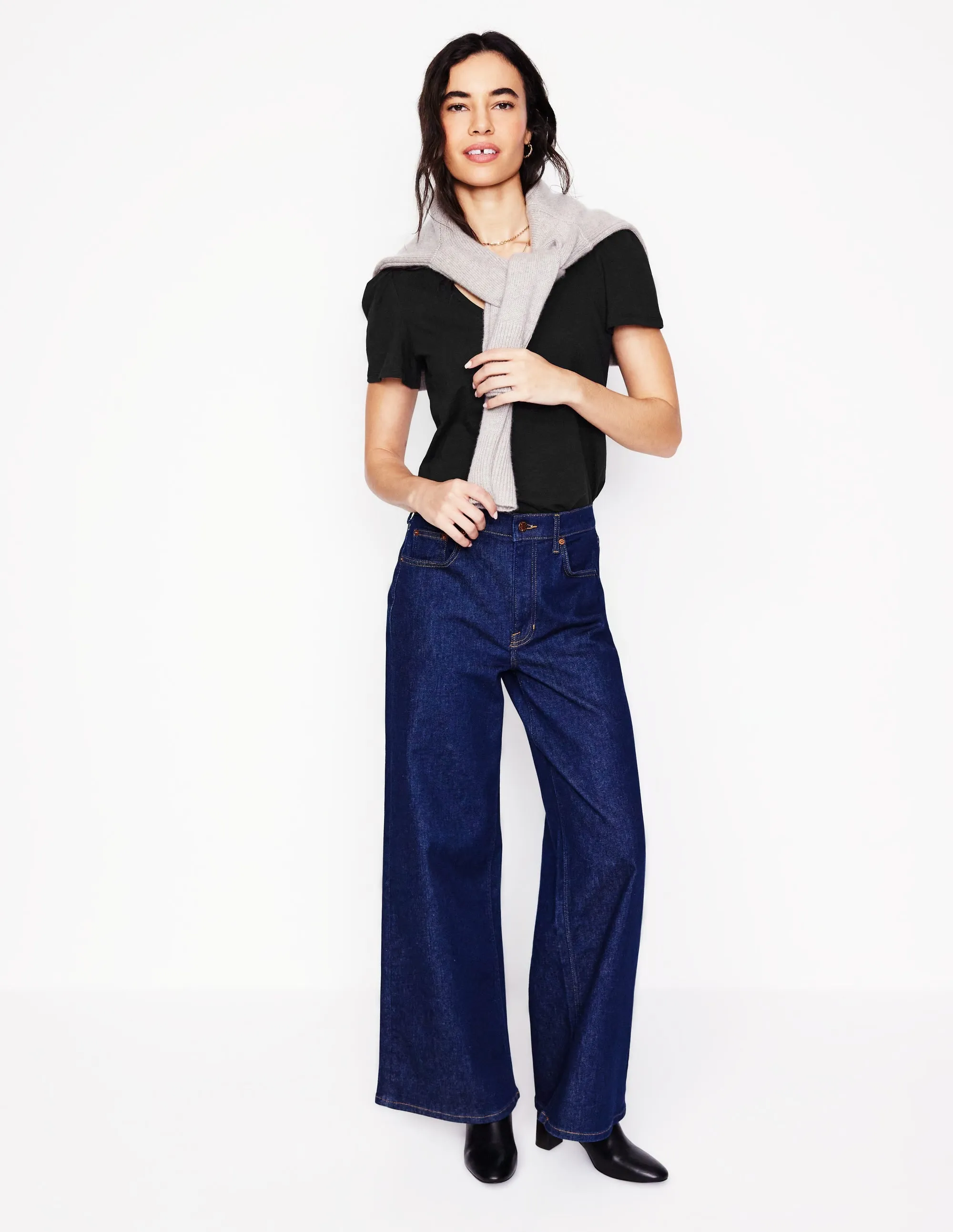 Adaptive Fit Technology Short Sleeve V Neck T-shirt-Black