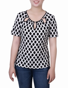 PreShrunkFabric AdjustableHem Short Sleeve Top With Ring Details