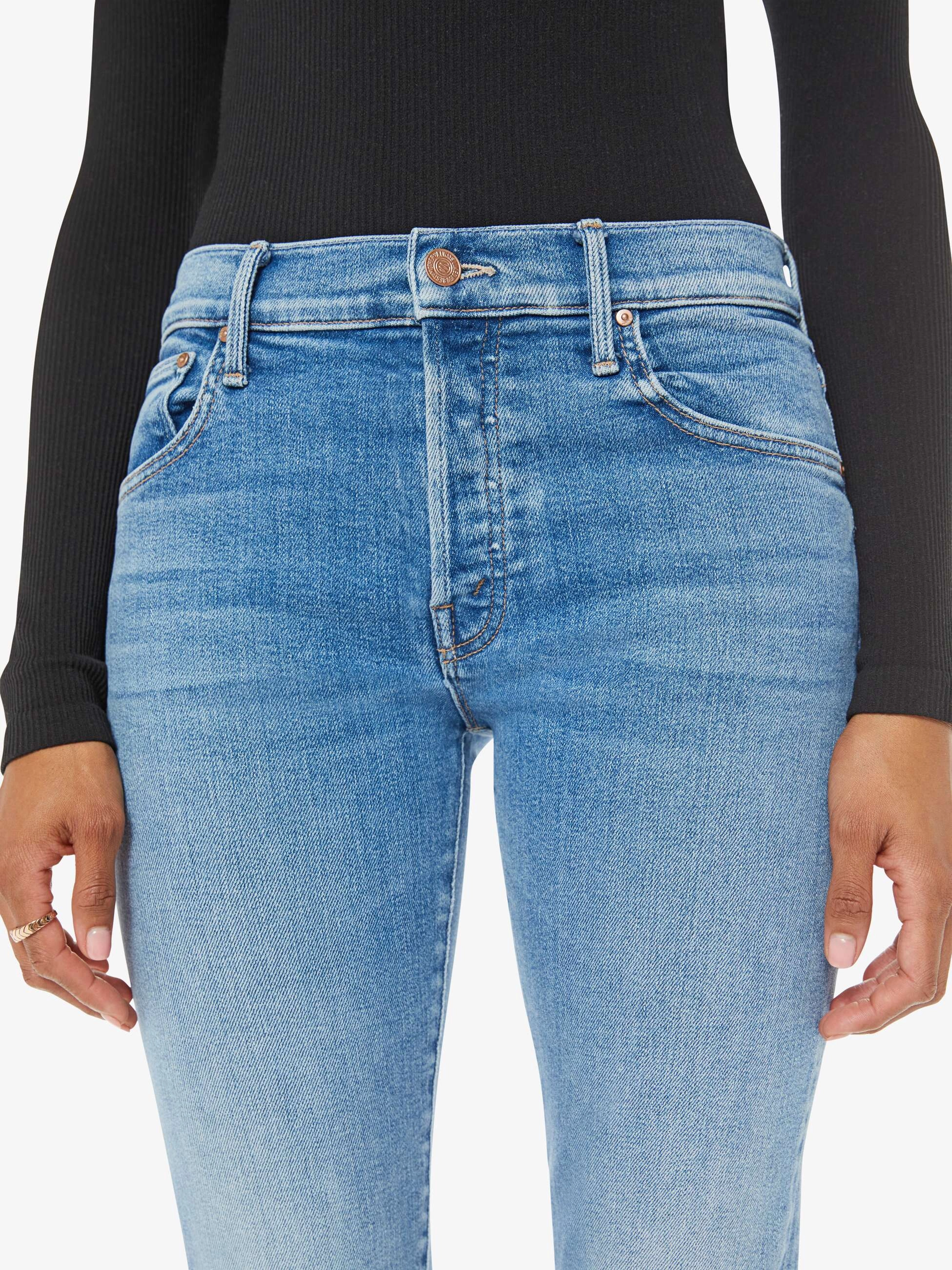 The Mid Rise Hiker Hover in Full Moon Active Outfit