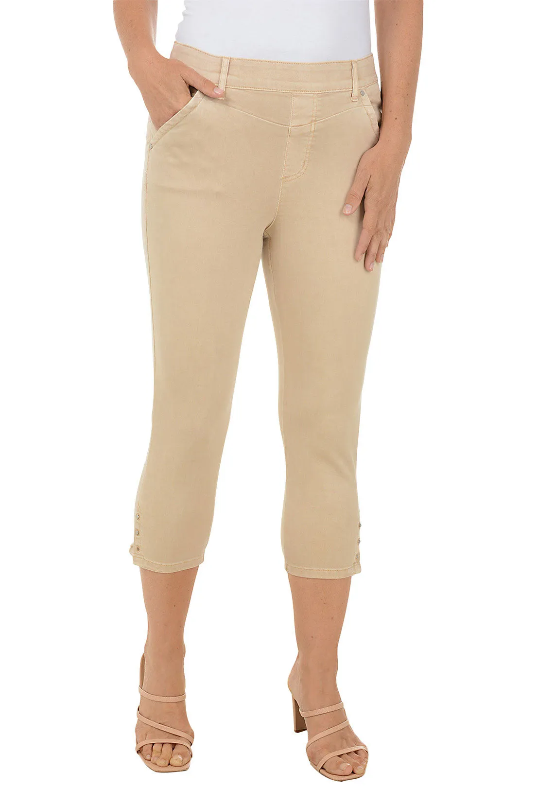 Studded Hem Denim Pull-On Capri Pant Casual Active Body-Hugging Fit