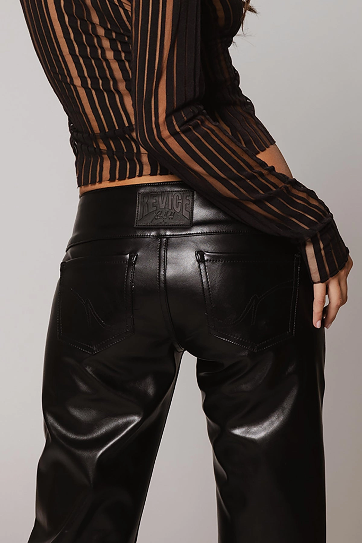 Versatile Wear Multi Pocket Configuration THE STEVIE / NOIR