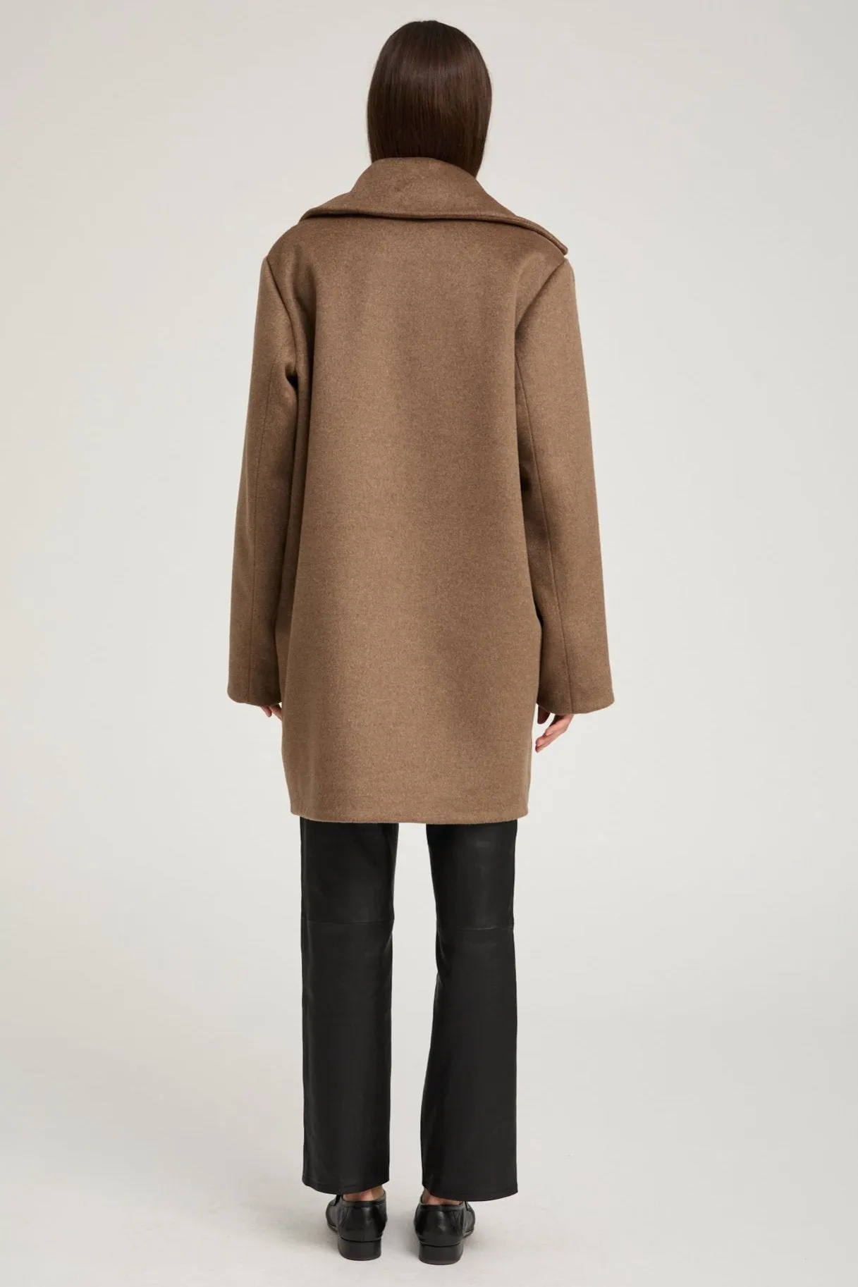 Truffle Cashmere Short Classic Coat SeamlessShoulderPanels
