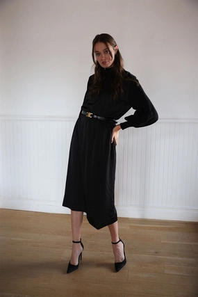 Vee Silk Knit Dress Modern Form Cool Undertone