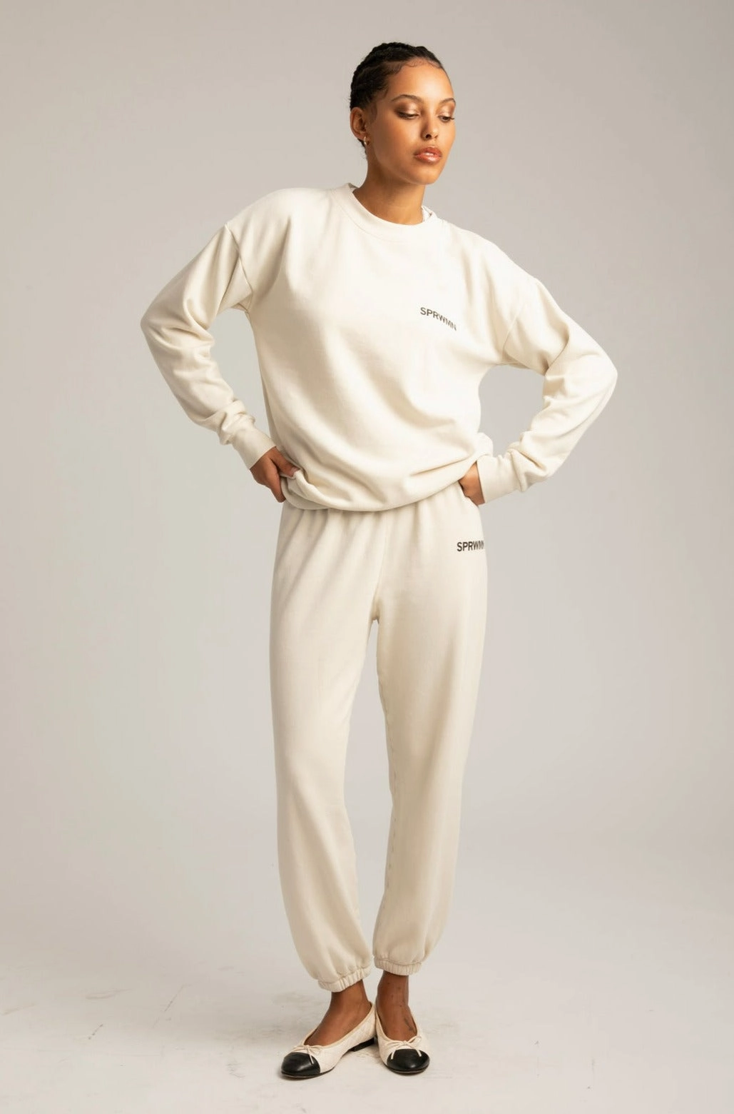 Vintage White Logo Sweatshirt Cozy Layer Active Design