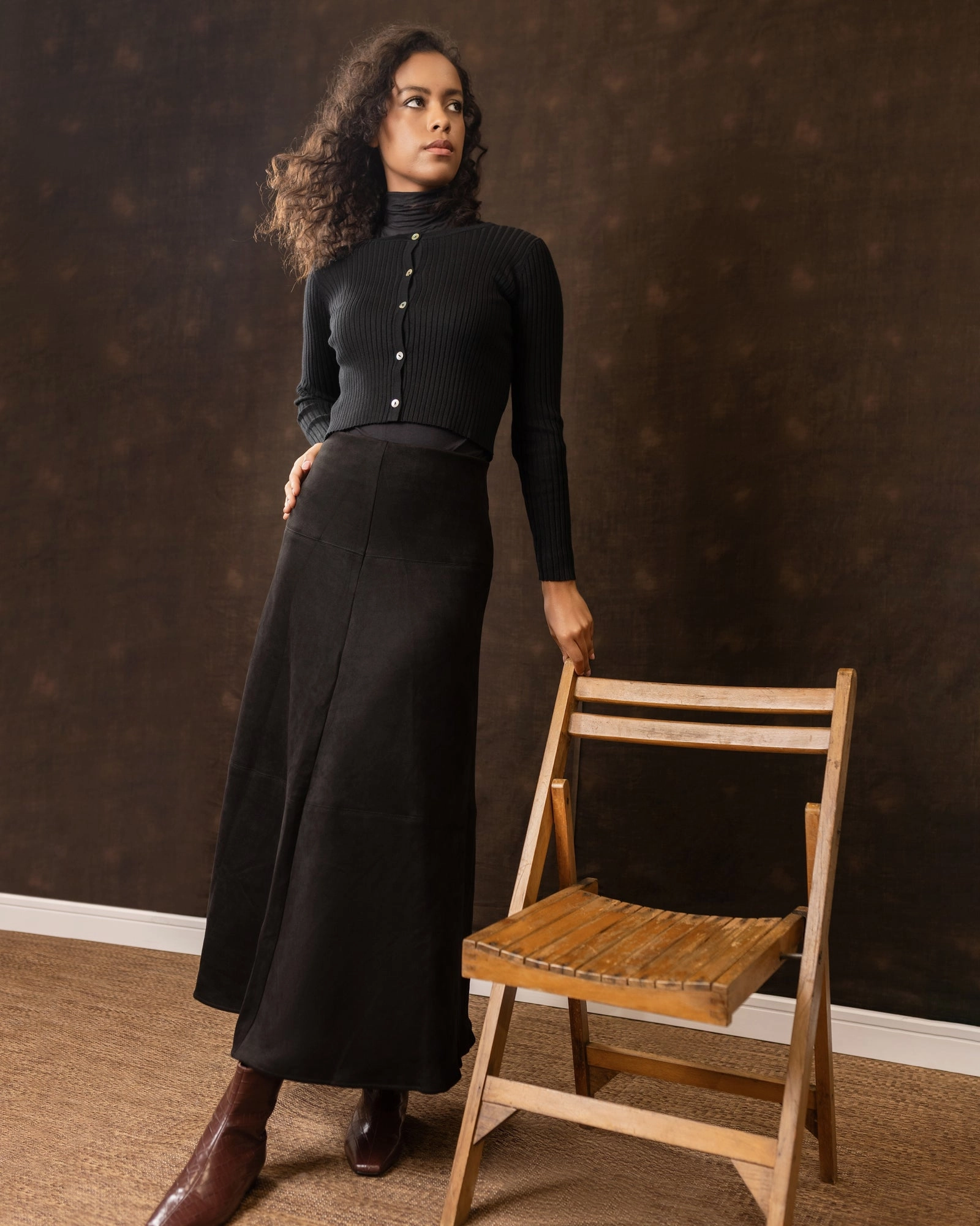 Suede Circle Maxi | Black Easy Layer Neat Look