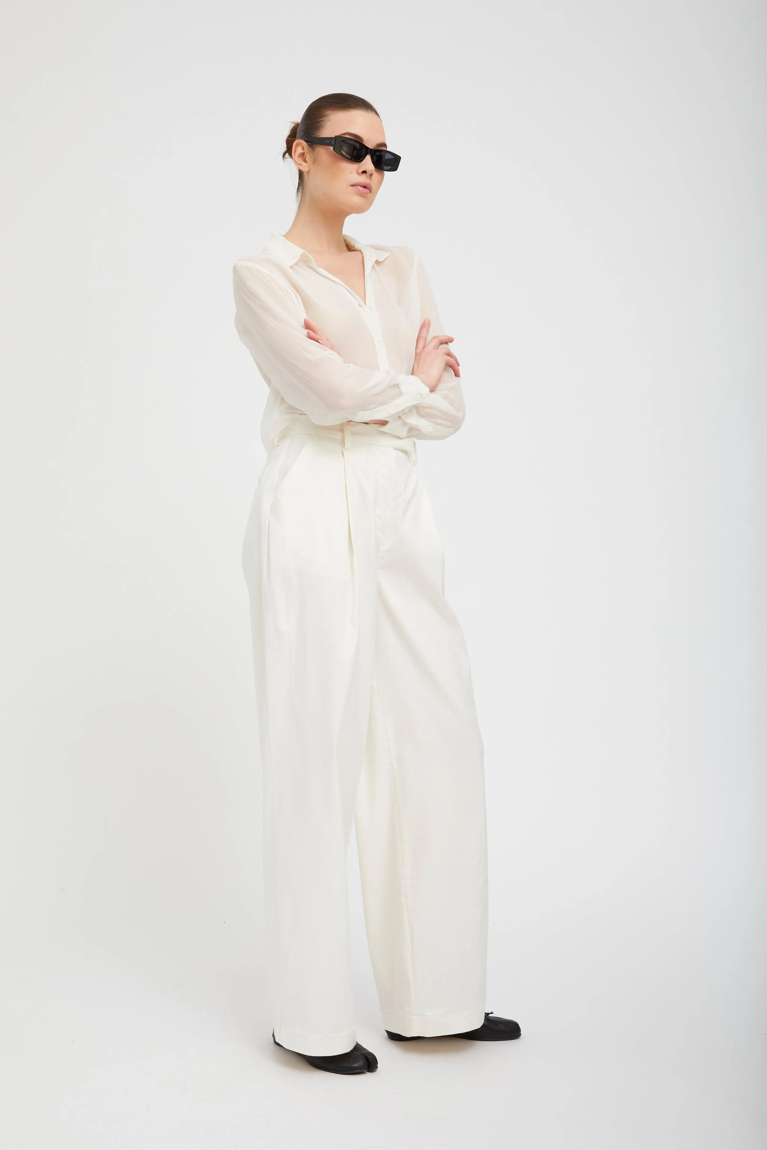 QuickDry Technology AntiPillingFinish White Crinkle Chiffon Fitted Button Down