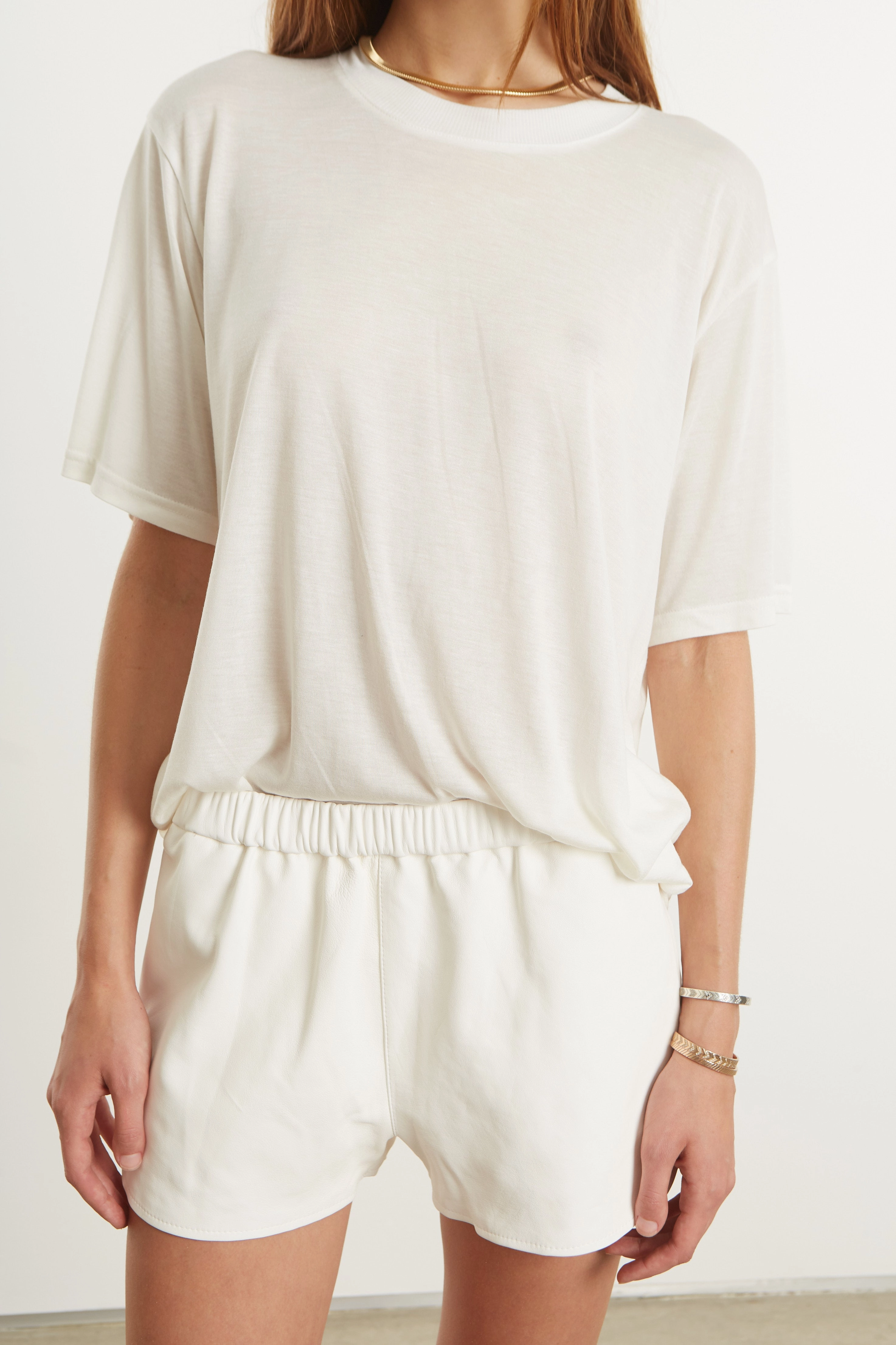 Flexible Ribbing High Collar Protection Design White Rayon Oversized Tee