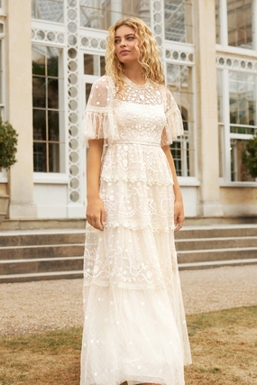 Midsummer Lace Round Neck Gown Silky texture