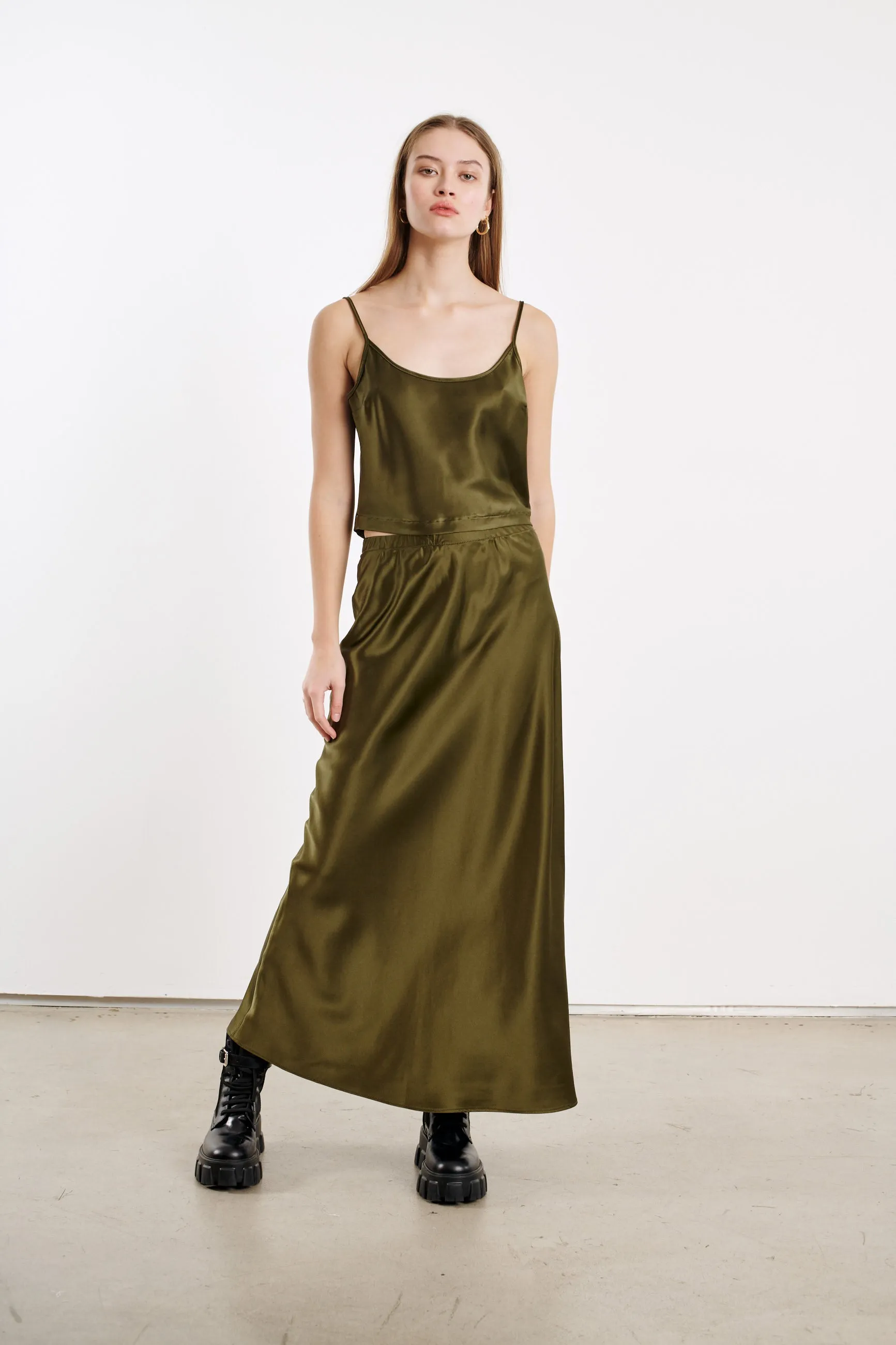 Non Chafing Edges Moss Silk Cropped Scoop Neck Cami